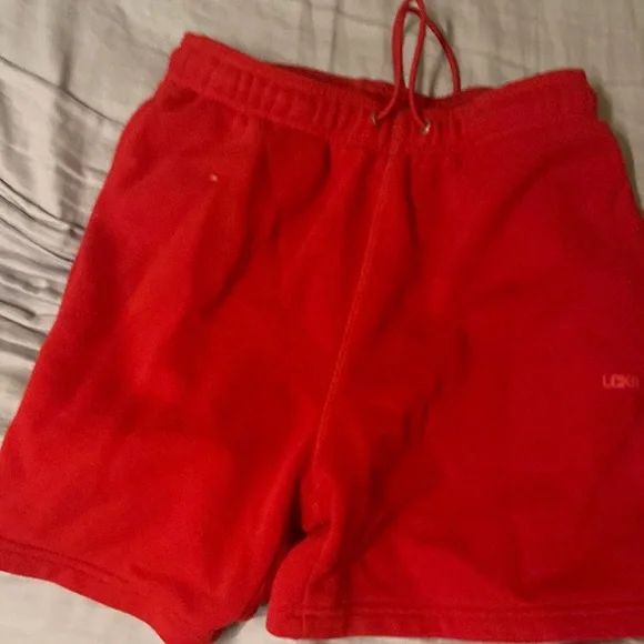 Red short - Picture 1 of 1